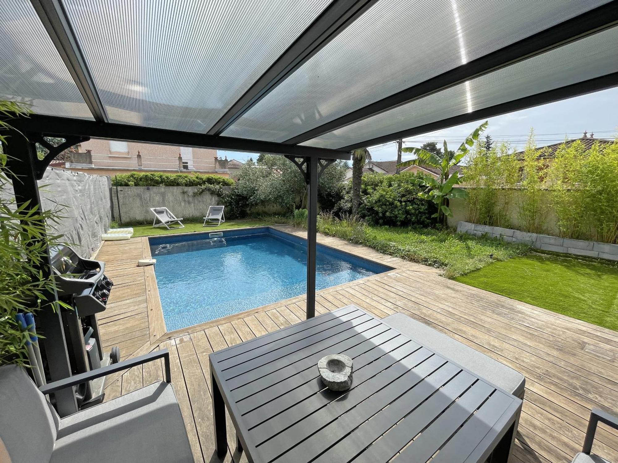 Unique! Jacuzzi Prive 35°C + Cinema Villa Entiere Meyzieu Exterior photo